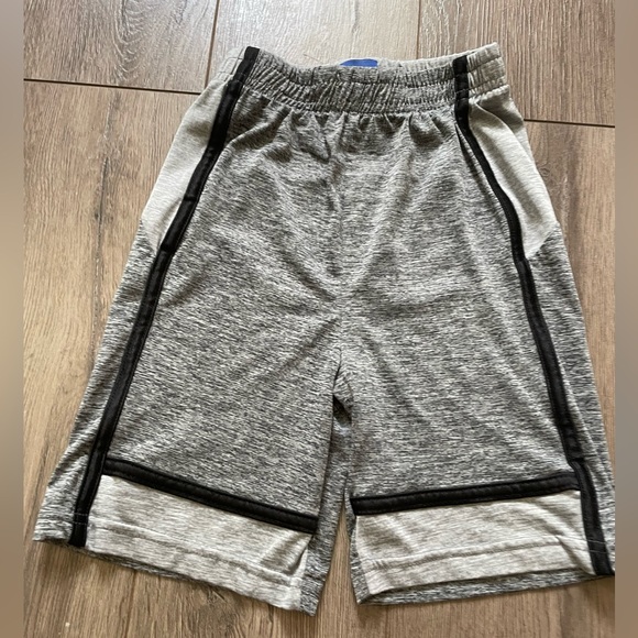 3 pr boys athletic shorts size 4-5 - Picture 9 of 9
